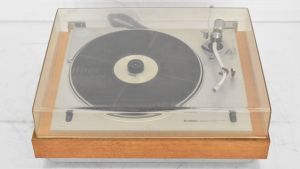 Pārdod YAMAHA YP-700C Turntable Yamaha. Klasika un kvalitāte! - Photo 6